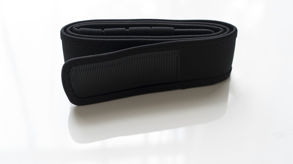Il velcro adesivo: cos’è e come utilizzarlo Il velcro adesivo: cos’è e come utilizzarlo
